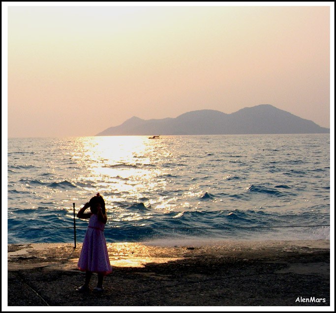 photo "The girl & the sea" tags: landscape, sunset
