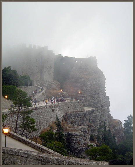 photo "fog at Sicily?" tags: travel, architecture, landscape, Europe