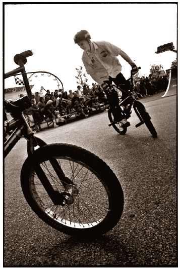 photo "BMX" tags: black&white, sport, 