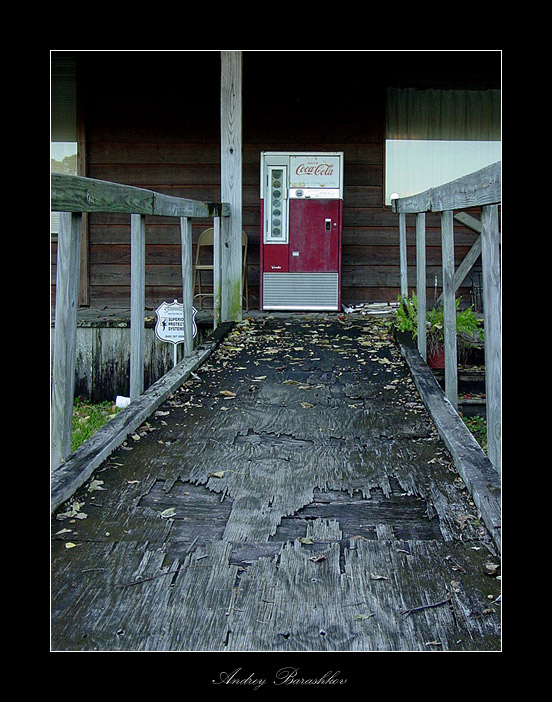 photo "Old Coke Machine" tags: travel, architecture, landscape, North America