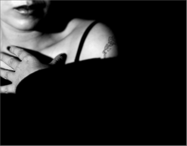 photo ".broken.heart" tags: portrait, black&white, woman