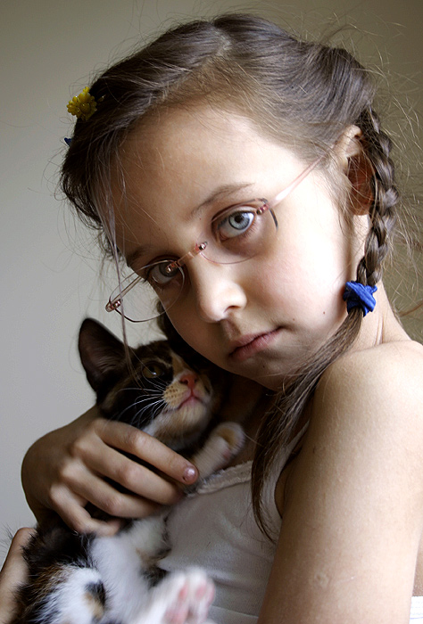 photo "About the girl and a cat" tags: portrait, genre, children