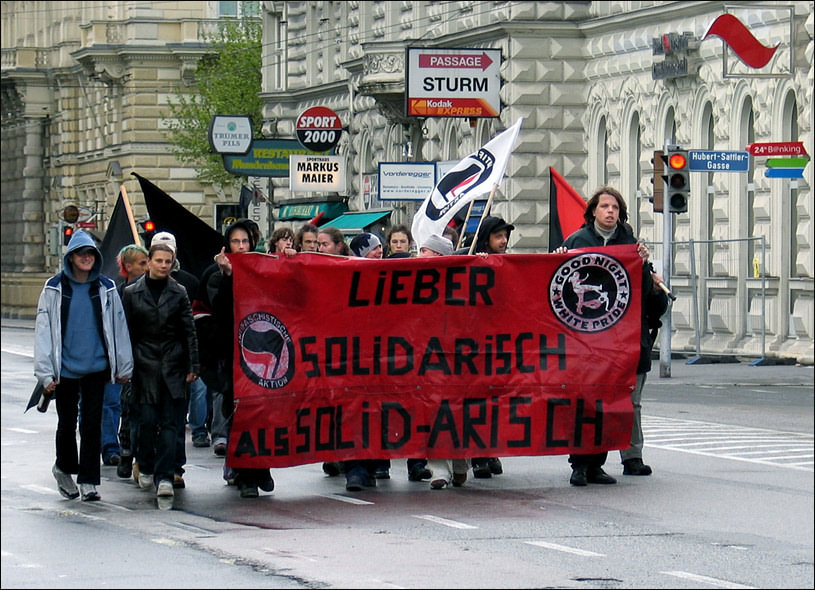 photo "Salzburg Austria on May, 8th, 2005" tags: reporting, 