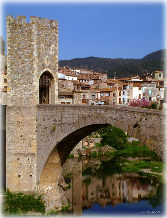 photo "Besalu" tags: architecture, reporting, landscape, 