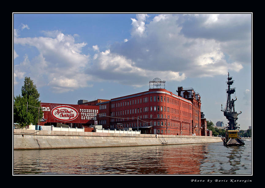 photo "Red October" tags: architecture, landscape, water