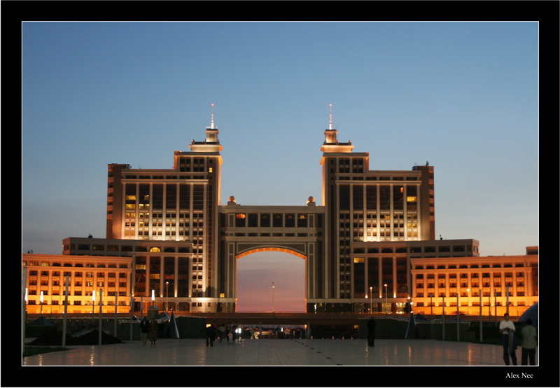 photo "Gate in the Future" tags: architecture, landscape, 