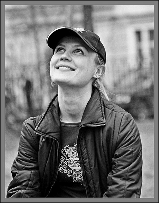 photo "It seemes to be rainy today" tags: portrait, woman