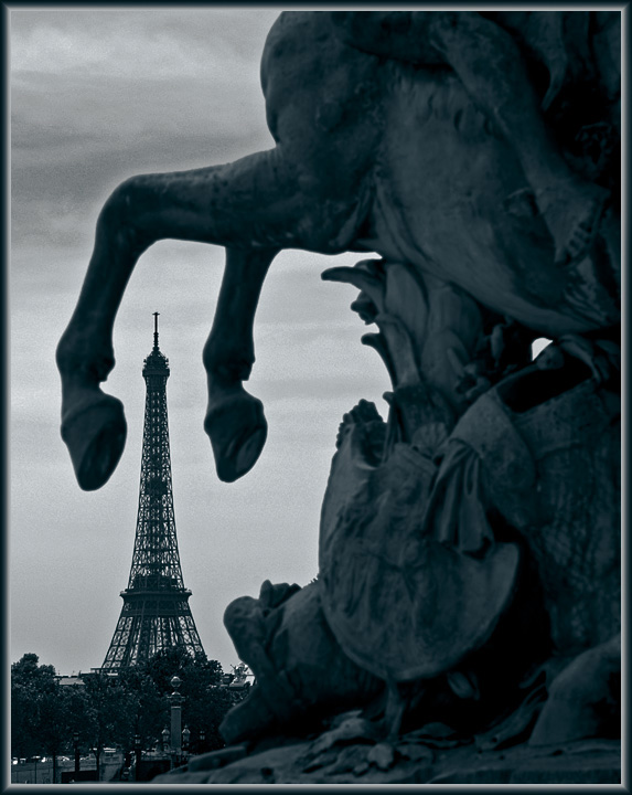 photo "Eiffel Tower & Hooves" tags: travel, black&white, Europe