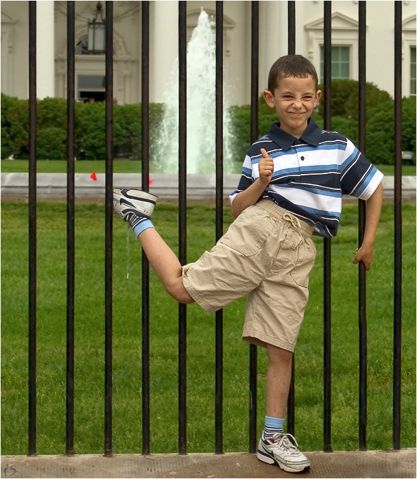 photo "about shoe-lace (and about White House behind)" tags: portrait, travel, North America, children