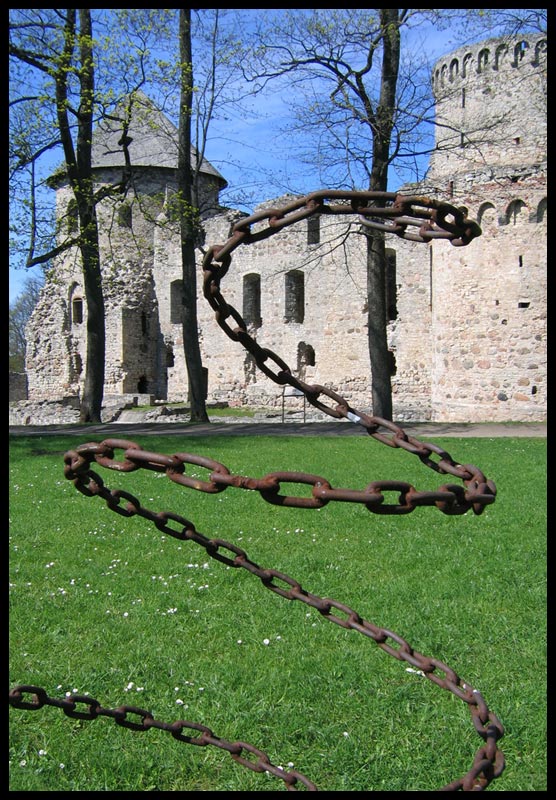 photo "chain-snake" tags: architecture, misc., landscape, 