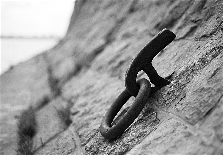 photo "Ring on quay" tags: black&white, architecture, landscape, 