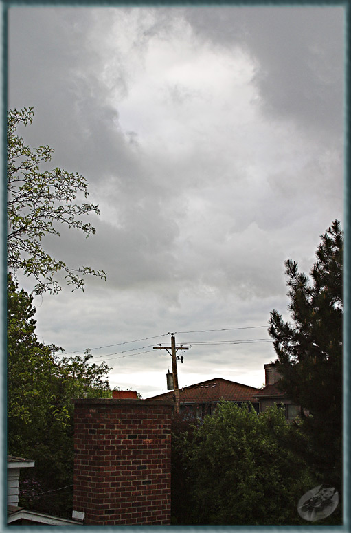 photo "Над крышей дома моего..." tags: landscape, architecture, clouds