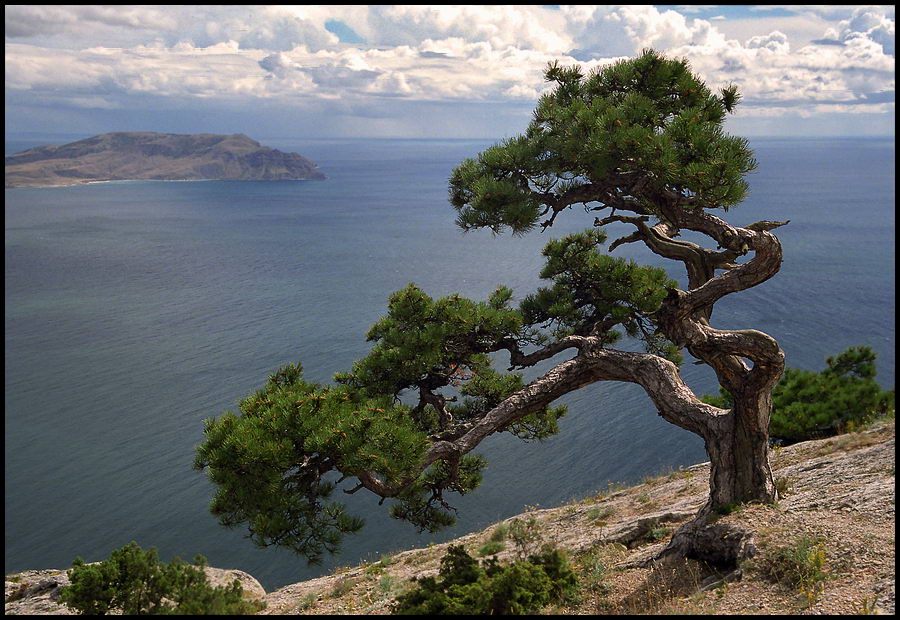 photo "On edge of the Earth" tags: landscape, mountains, water