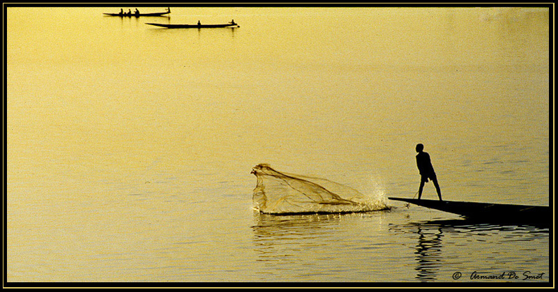 photo "Fisherman on the Bani river" tags: landscape, sunset, water