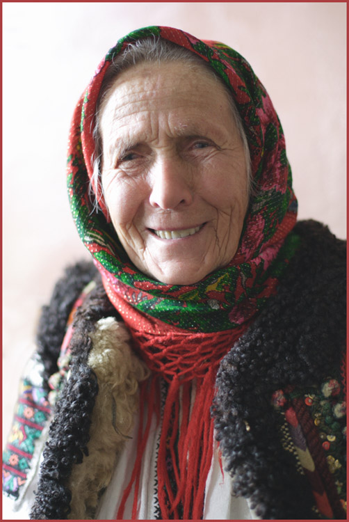 photo "grandmother" tags: travel, reporting, Europe