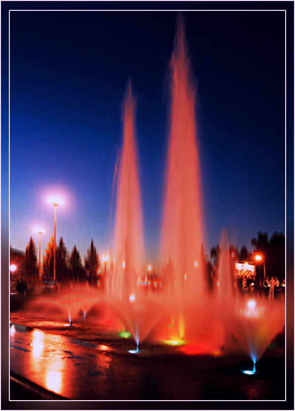 photo "Red fountain" tags: landscape, night, water