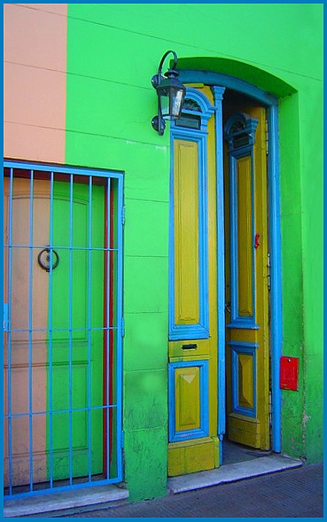photo "is it less dangerous to come in?..=)" tags: travel, architecture, landscape, South America