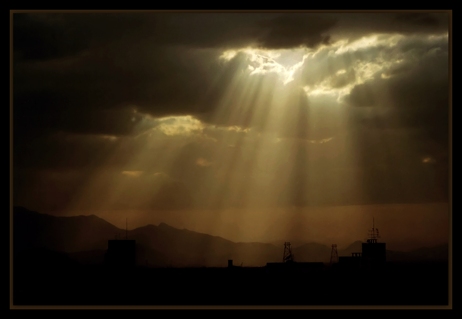 photo "A light in the dark..." tags: landscape, nature, sunset