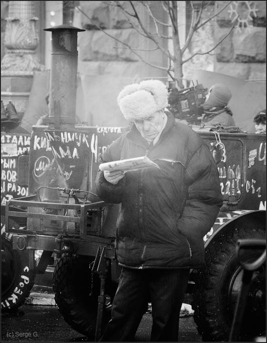 photo "News of field kitchen" tags: reporting, black&white, 