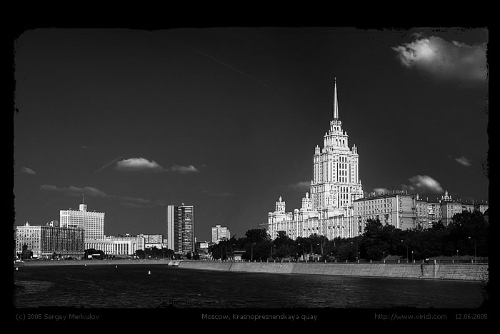 photo "Moscow 12 06 2005" tags: black&white, 