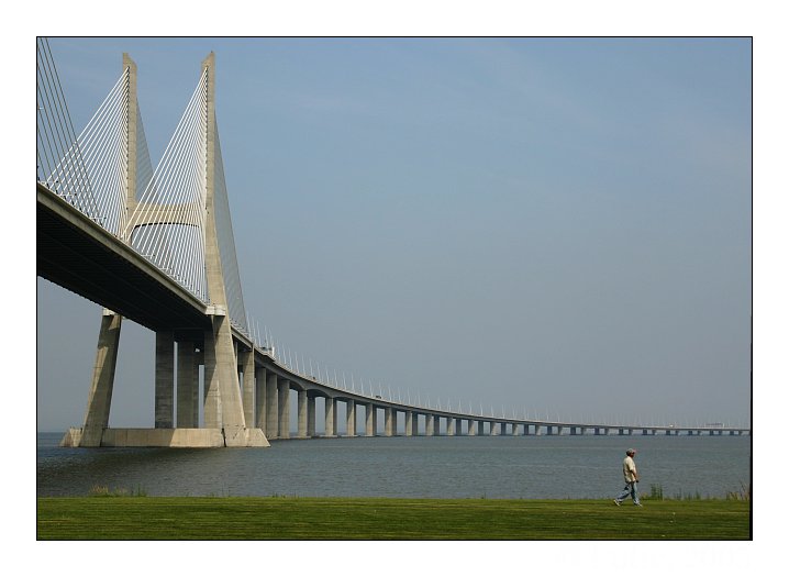 photo "The man and the bridge" tags: misc., 