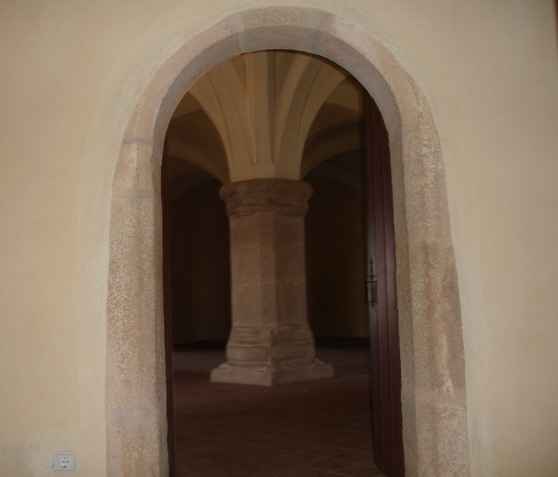 photo "Evoramonte castle, an inside door" tags: misc., 