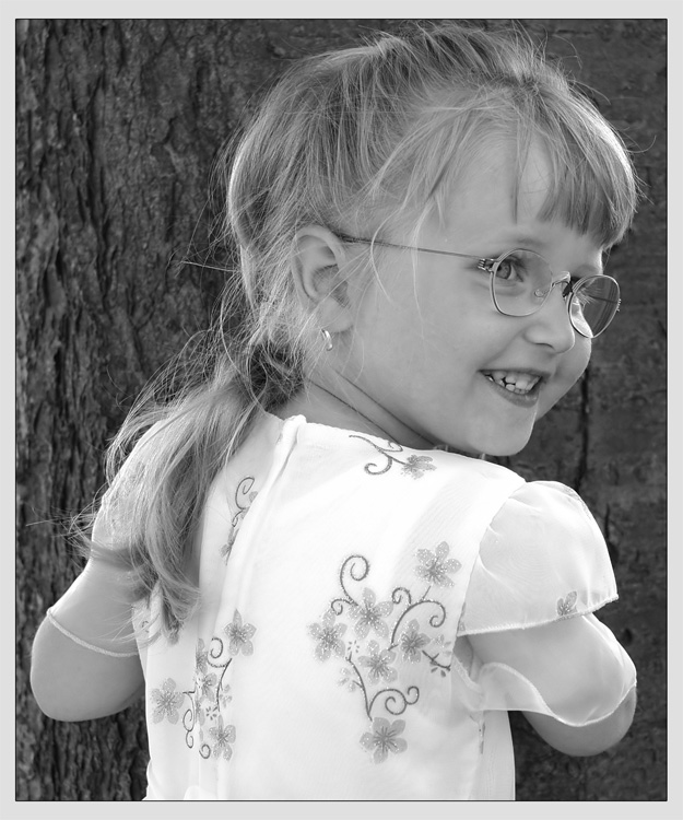 photo "Smile" tags: black&white, portrait, children