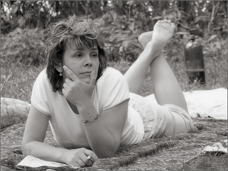 photo "Crossword puzzle." tags: genre, portrait, woman