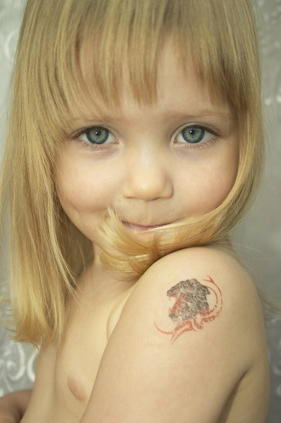 photo "At me a tattoo :)" tags: portrait, glamour, children