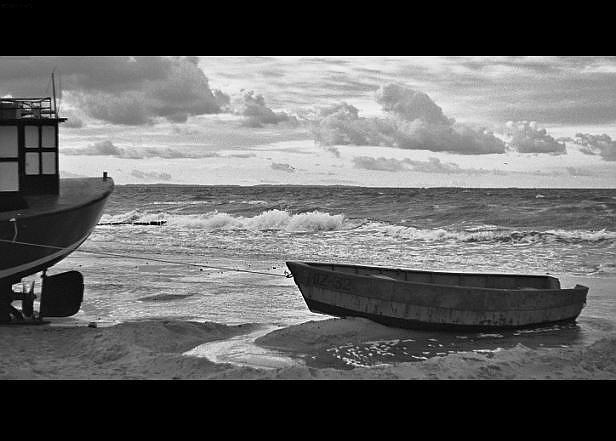 photo "father with son - 3" tags: black&white, landscape, water