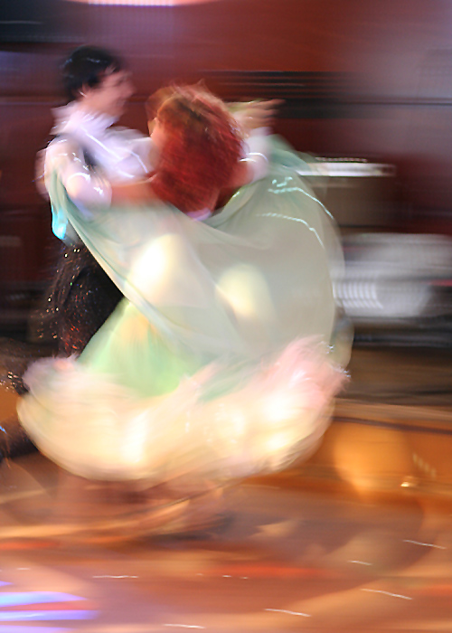 photo "Rapid dance movement" tags: genre, reporting, 