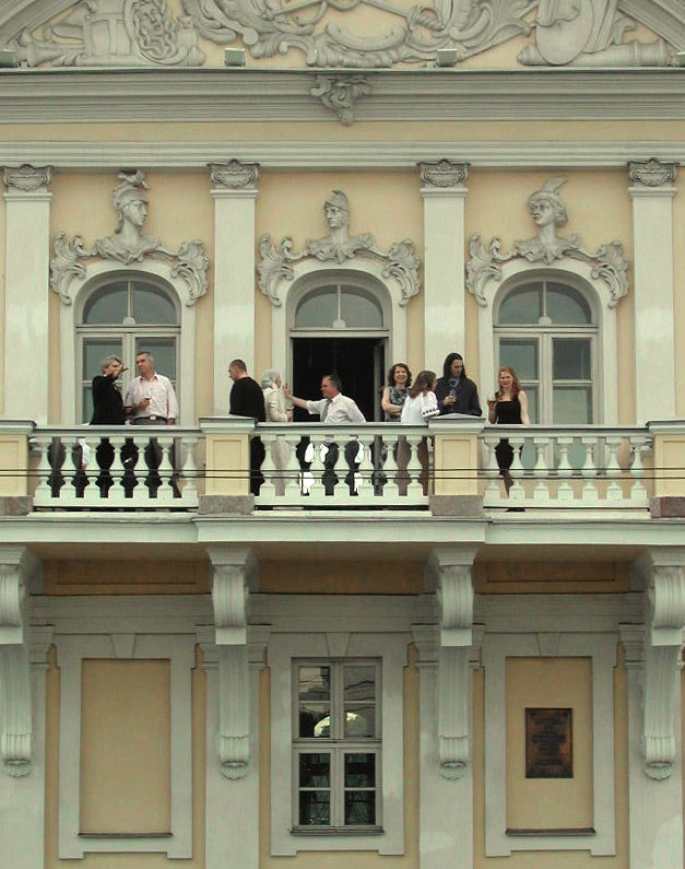 photo "Party on a balcony" tags: architecture, genre, landscape, 