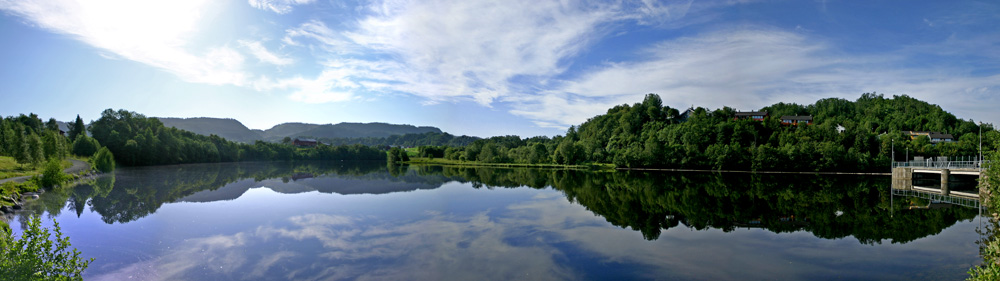 photo "Reflection of Nidelva" tags: landscape, water