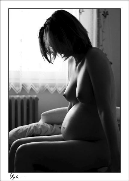 photo "awaiting" tags: black&white, nude, 