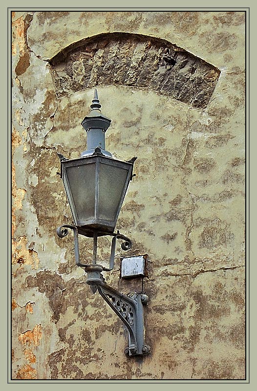 photo "Time of old lantern" tags: travel, genre, Europe