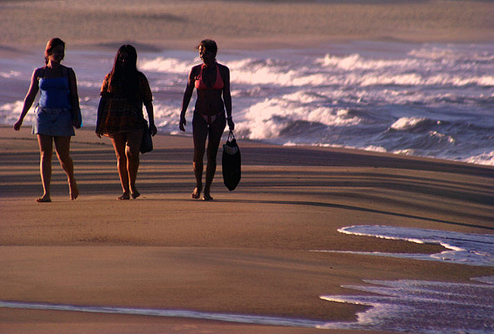 photo "Walking in the beach" tags: landscape, sunset