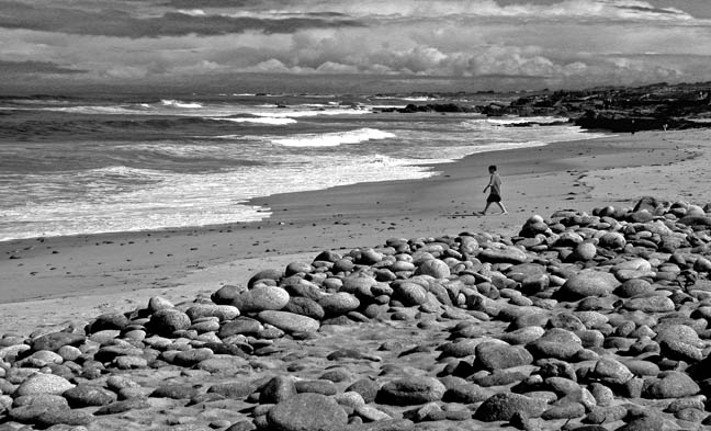 фото "Boy on the Beach" метки: черно-белые, пейзаж, вода