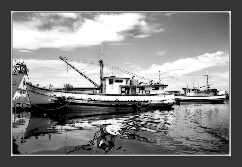 photo "Just a boats" tags: landscape, black&white, water