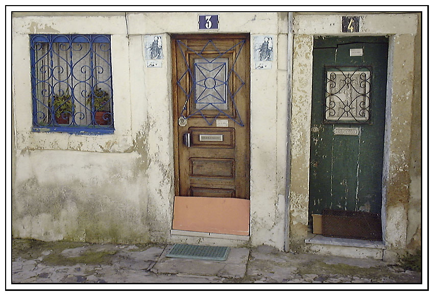 photo "Alfama 3 - Flowerpots at window" tags: architecture, landscape, 