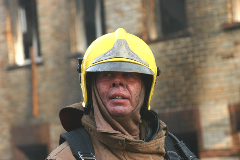 photo "Firefighter" tags: reporting, 