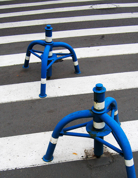 photo "Crossing the street" tags: architecture, landscape, 