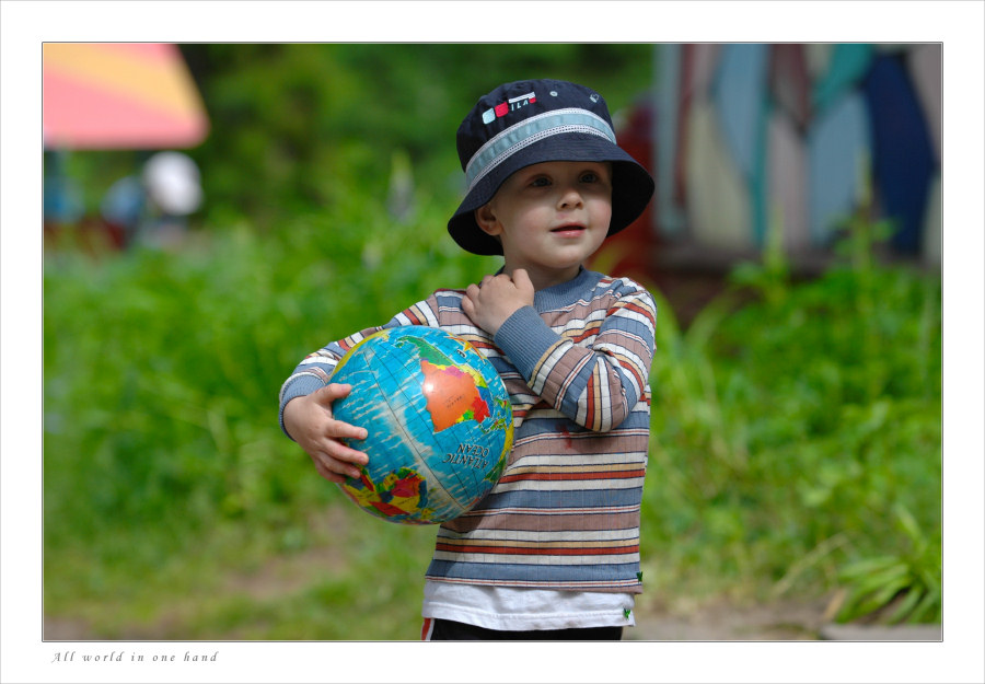 photo "All world in one hand" tags: portrait, children