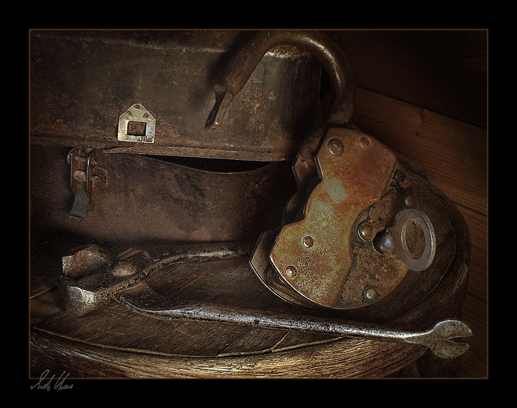 photo "And the small chest also was not closed..." tags: still life, technics, 