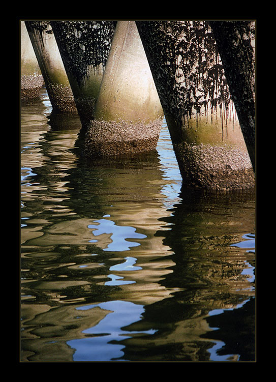 фото "Reflected columns" метки: абстракция, пейзаж, вода