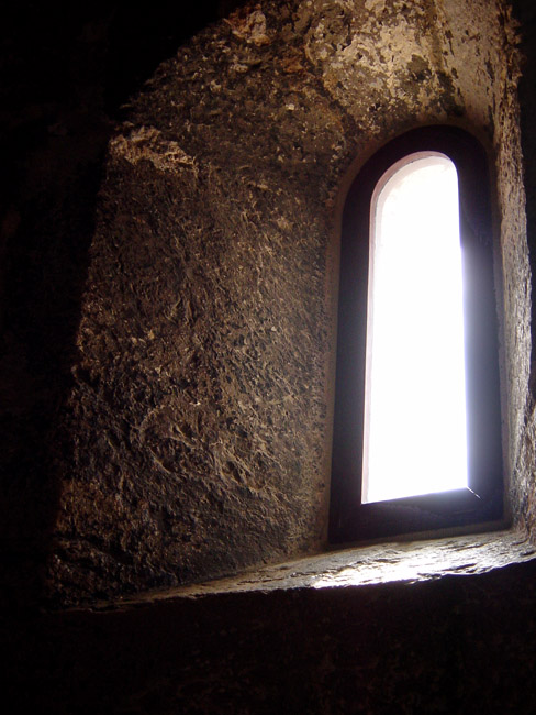 photo "light in the window" tags: travel, architecture, landscape, Europe