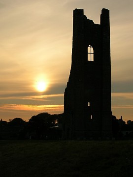 photo "Yellow Steeple" tags: landscape, travel, Europe, night