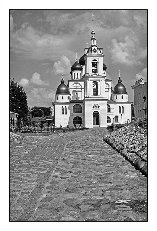 photo "Road to a temple" tags: black&white, 