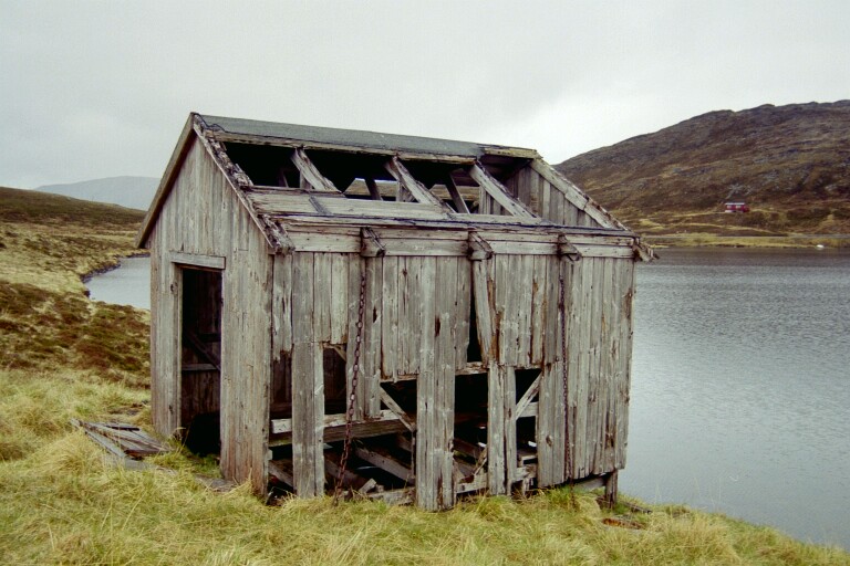 photo "Hut at lake" tags: travel, Europe