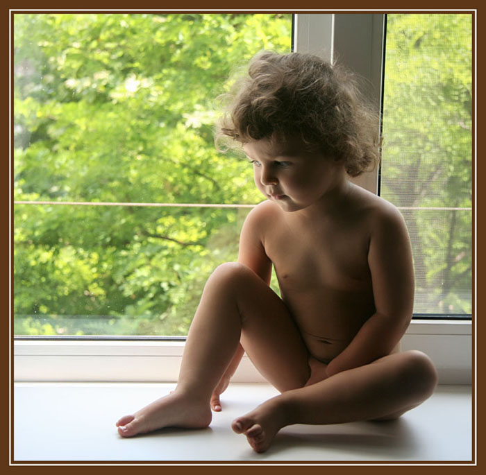 photo "Near the window" tags: portrait, children