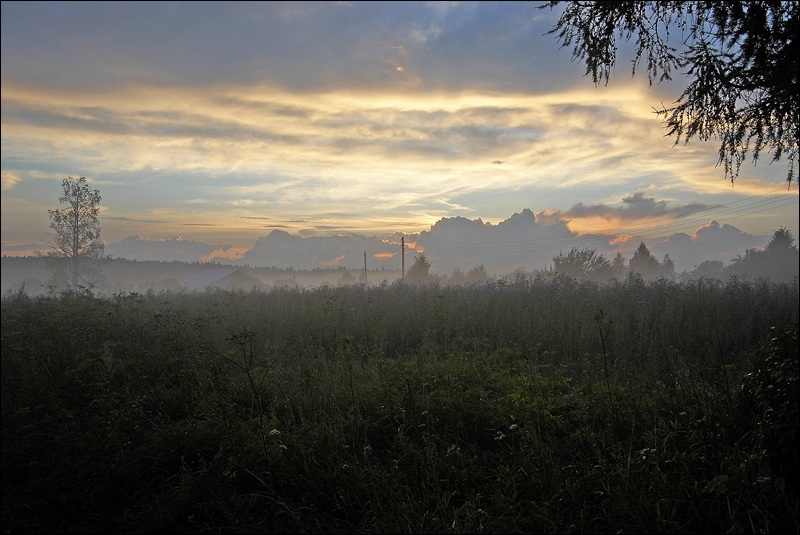 photo "The fog creeps" tags: landscape, clouds